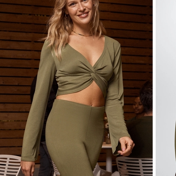 Fabletics sold out sleek knit twist front top in night owl size small - Picture 1 of 7